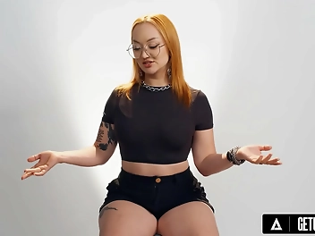 Intimate Session With Redhead PAWG Emma Magnolia: Exploring Female Pleasure And Orgasm