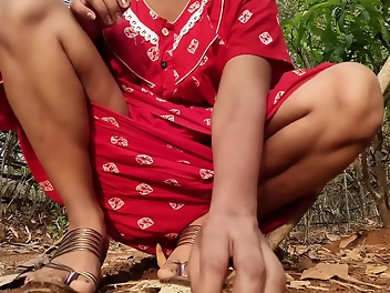 Teasing The Desi Beauty In The Jungle - Chud Gahi With Her Beau